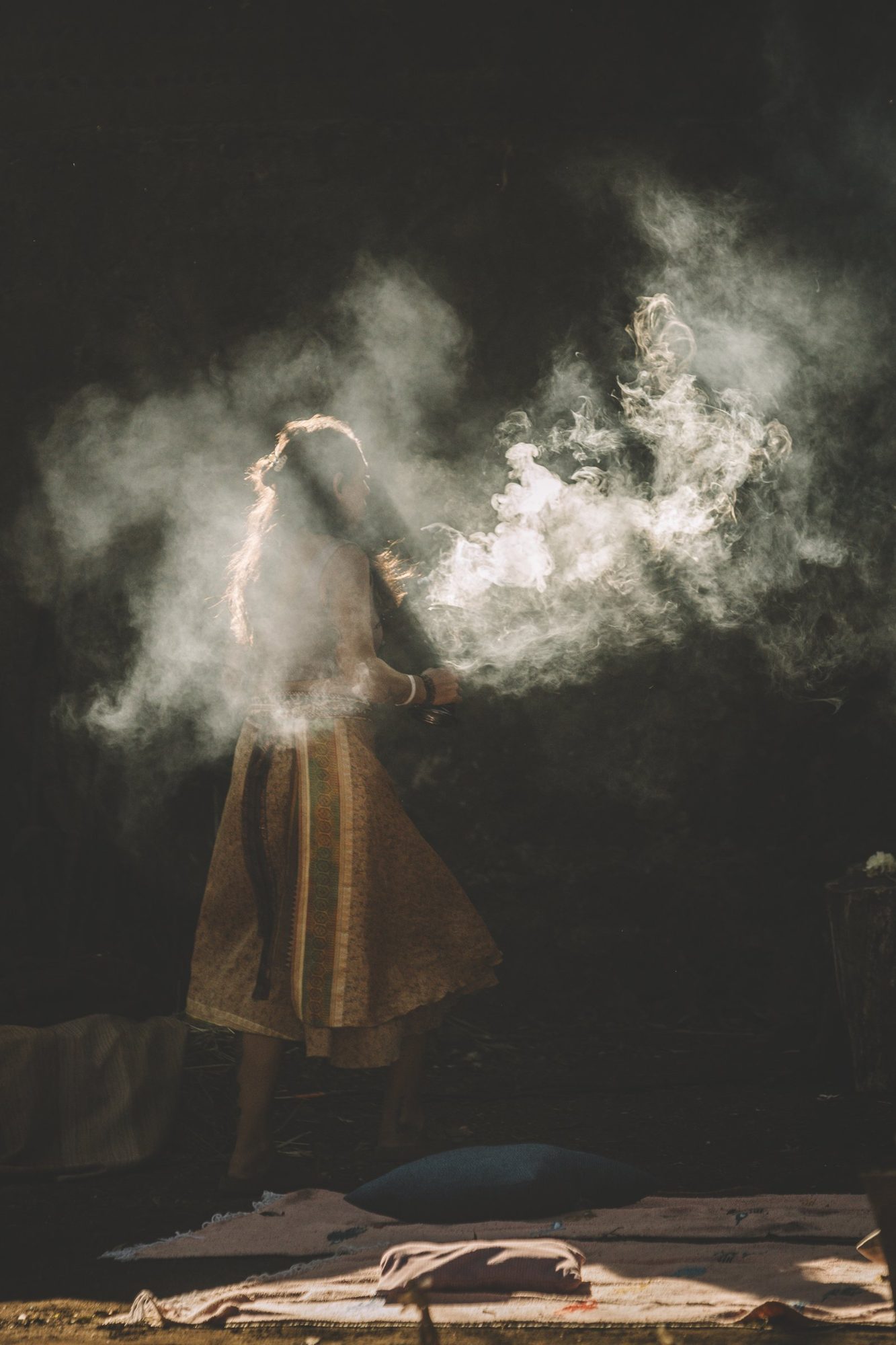 Humo de copal durante el temazcal